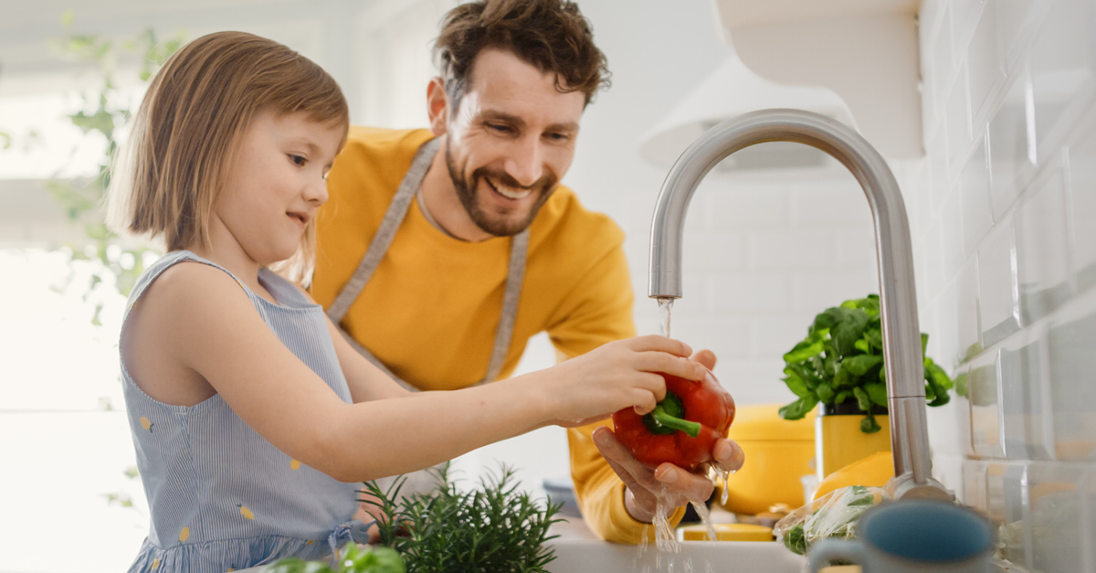 Senior couple cooking a healthy meal to help with blood sugar regulation